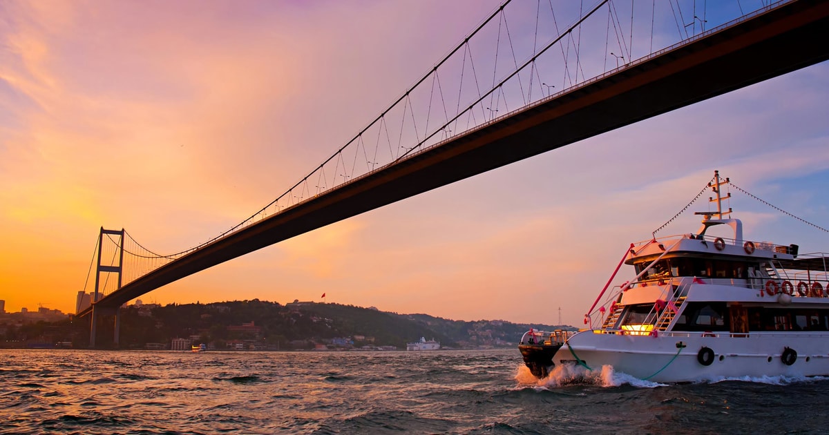 Bosphorus Cruise with Dinner and Turkish Show