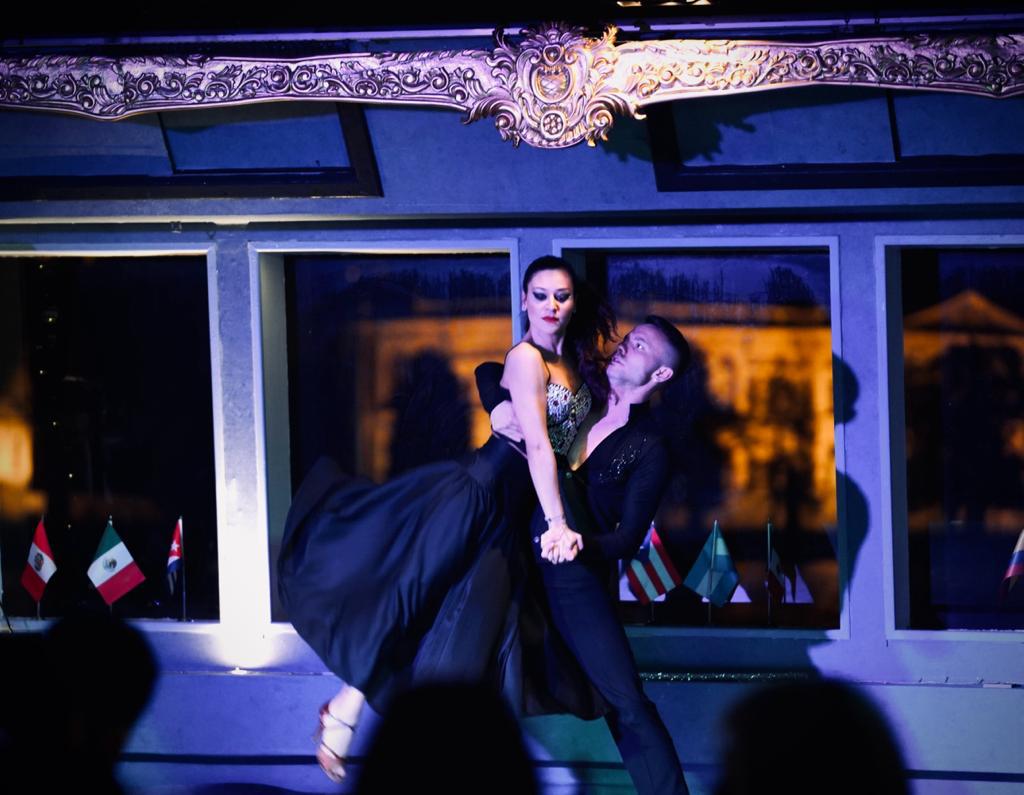 BOSPHORUS DINNER CRUISE & TURKISH NIGHT SHOW (VIP PRIVATE TABLE VIP LARGE MENU WITH DRINKS)