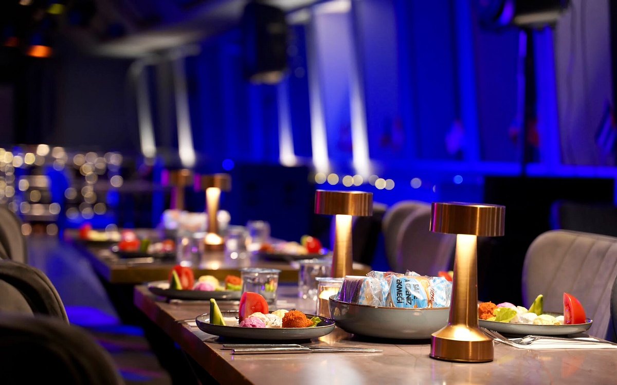 Bosphorus Birthday Cruise Tickets : DINNER CRUISE WITH BIRTHDAY CAKE AND SONG - BEST TABLE