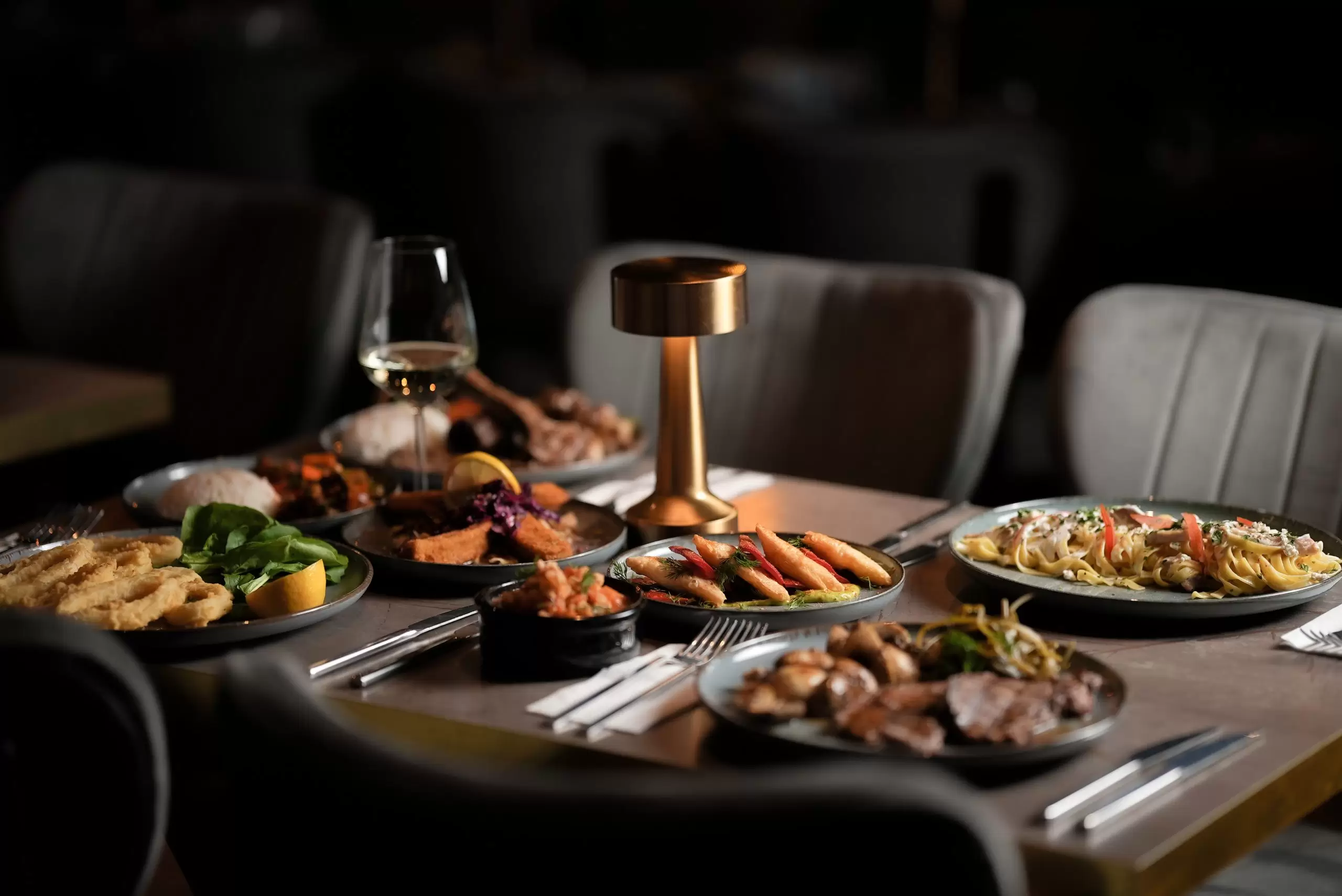 Bosphorus Dinner Cruise Tickets : ( Unlimited Non Alcoholic Drinks + Dinner + Hotel Transfers + Turkish Show ) - VIP TABLE