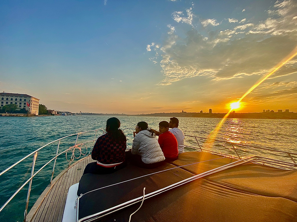 Bosphorus Sunset Yacht Ticket : Bosphorus Sunset Tour in Luxury Yacht - With Hotel Transfer